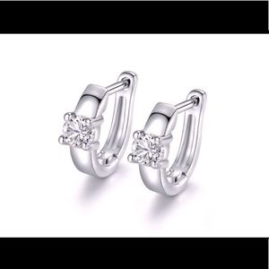 14k White Gold Earring Made with Swarovski crystal